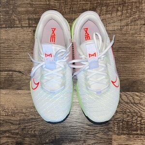 Nike Metcons Women's Athletic Shoes - White and Red